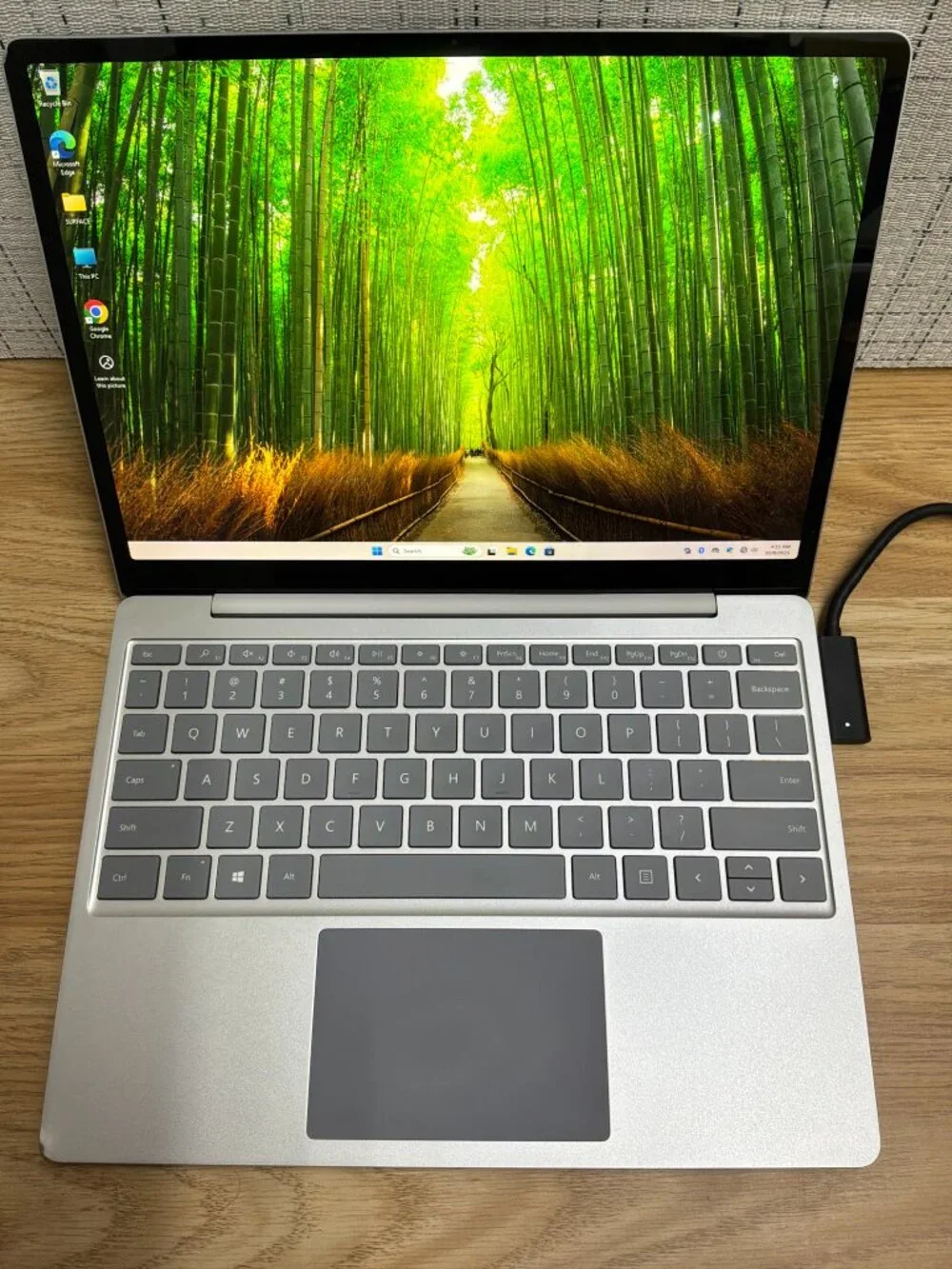 Microsoft Surface Laptop Go i5-1035G1 8GB RAM 128GB SSD Touch Win11 + Charger